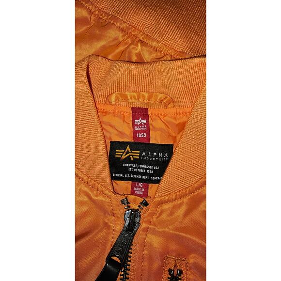New Alpha Industries UO Exclusive L-2B Cropped Bomber Jacket $180 LARGE Orange - Picture 3 of 3